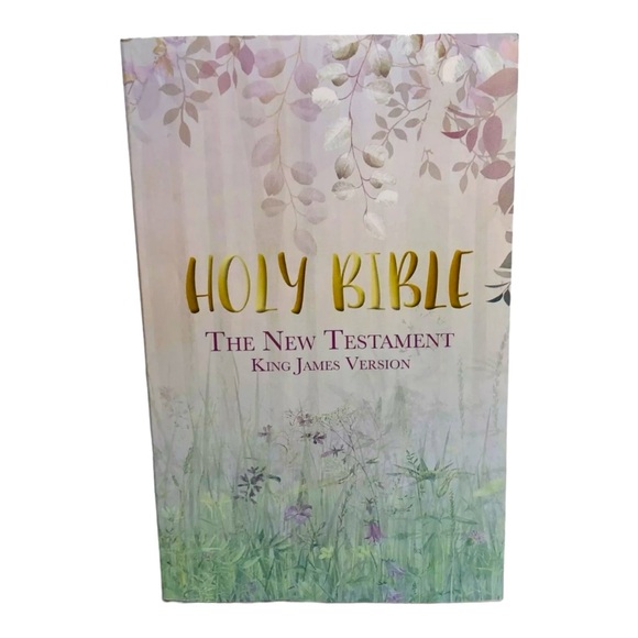 Crown Jewelz HOLY BIBLE The New Testament KING JAMES VERSION Paperback NWT - Picture 1 of 5